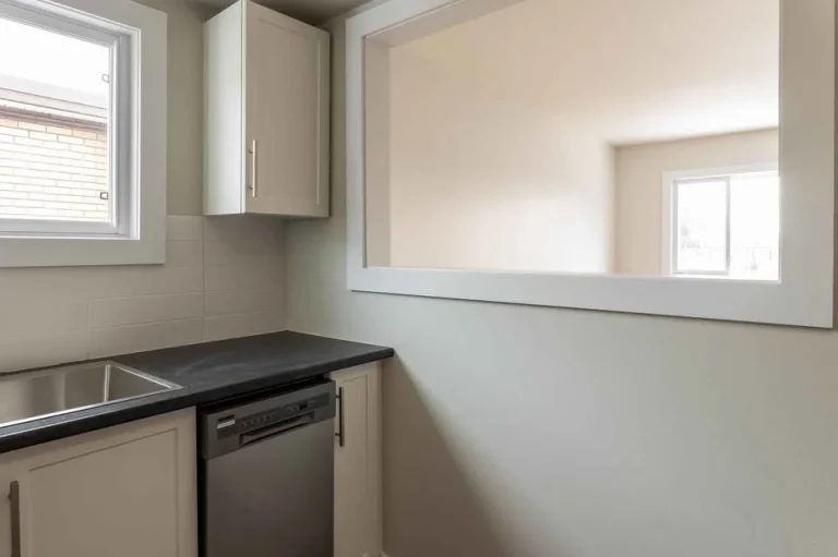 253 Des Pères-Blancs Ave Vanier, ON K1L 7L6
