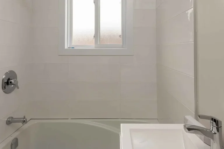 253 Des Pères-Blancs Ave Vanier, ON K1L 7L6