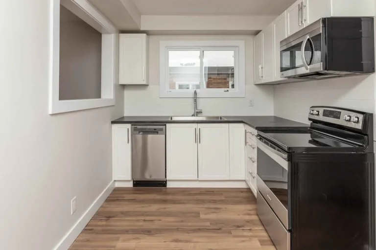 253 Des Pères-Blancs Ave Vanier, ON K1L 7L6