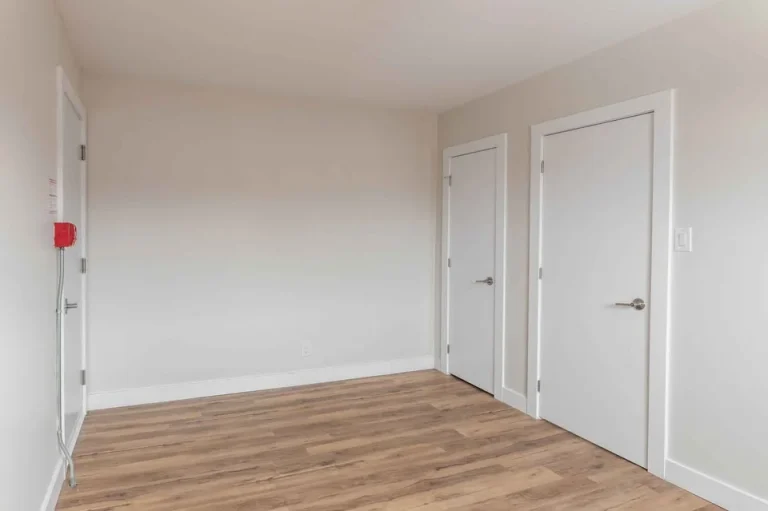 253 Des Pères-Blancs Ave Vanier, ON K1L 7L6