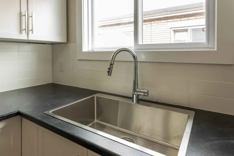 253 Des Pères-Blancs Ave Vanier, ON K1L 7L6